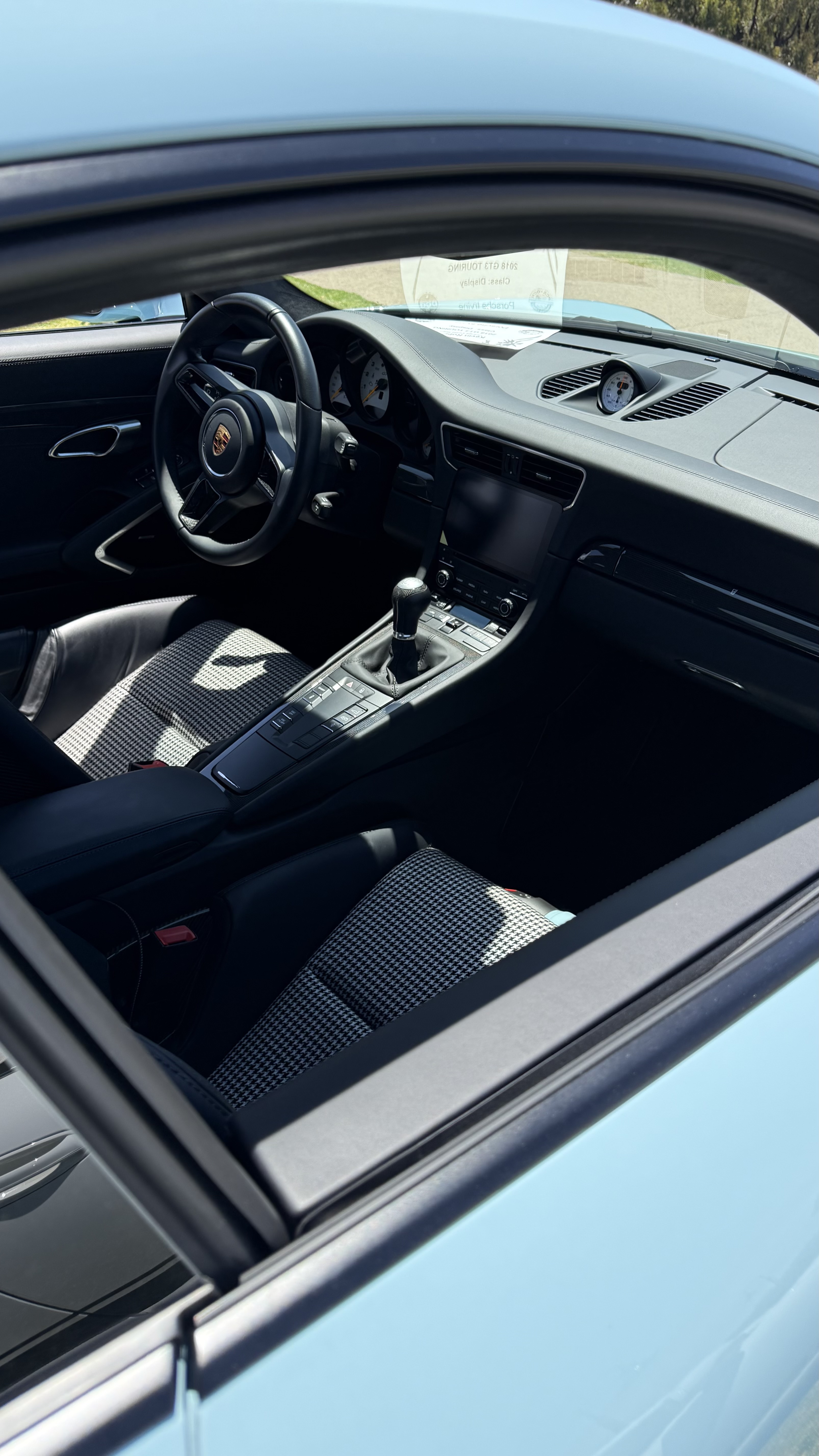 2018 Porsche 911 — Lineage Image 4