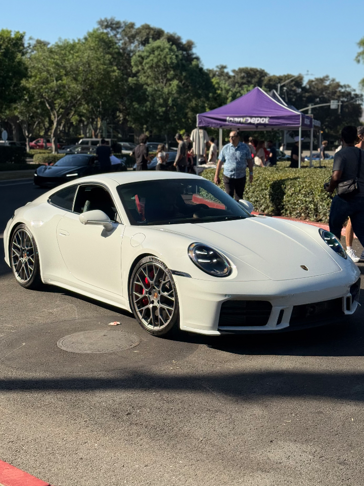2026 Porsche 911 — Lineage Image 1