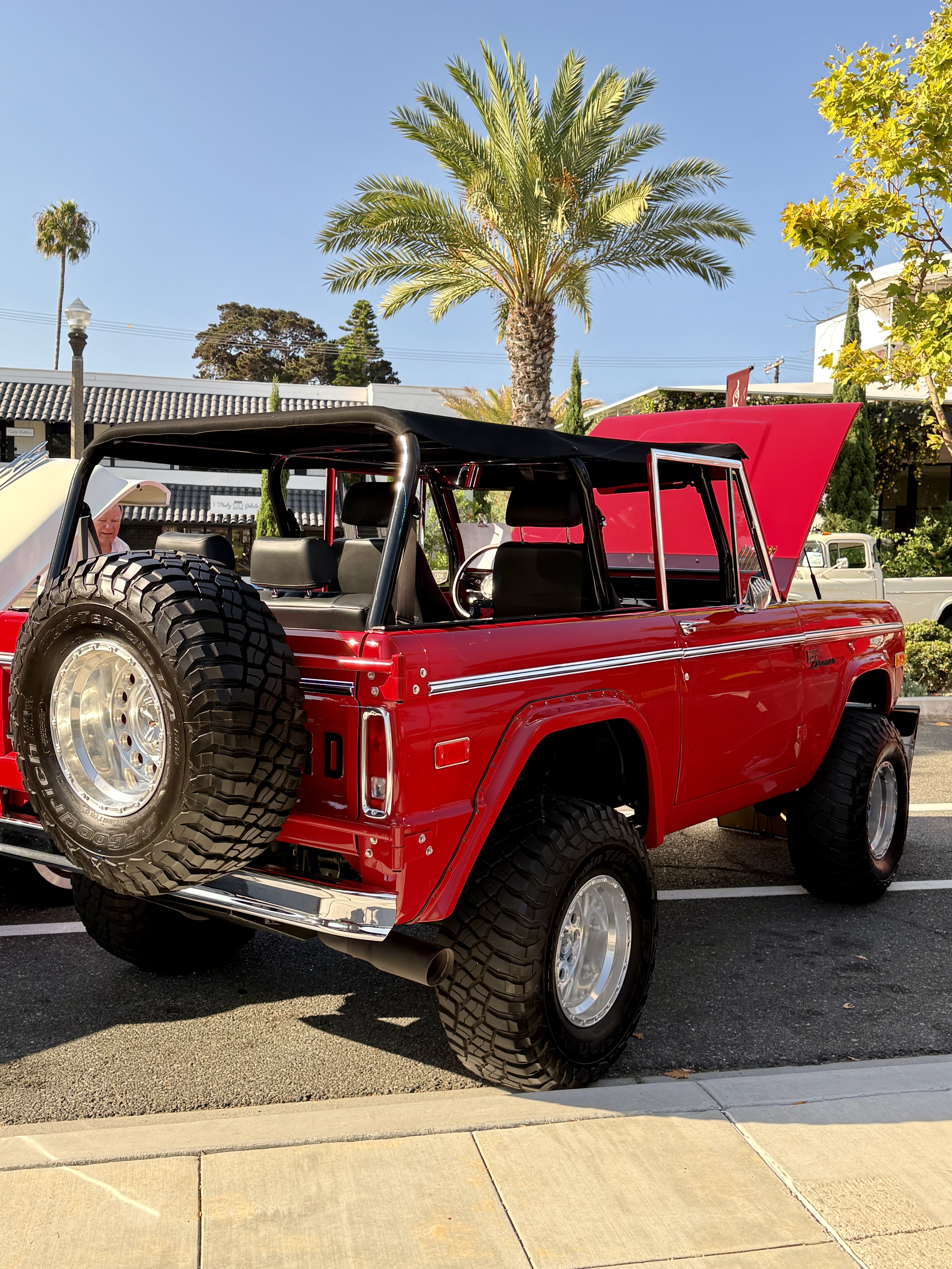1970 Ford Bronco — Lineage Image 2