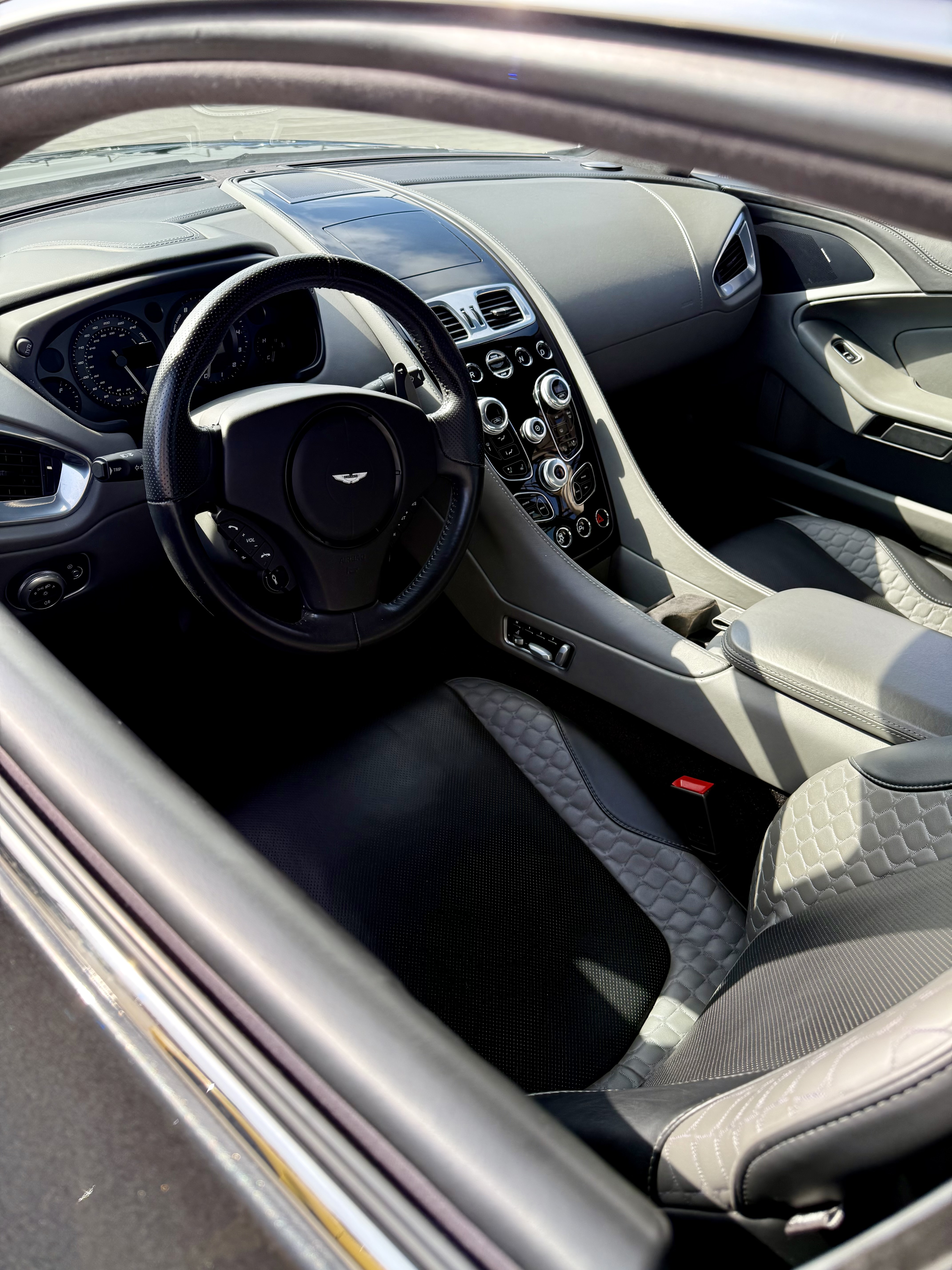 2015 Aston Martin Vanquish — Lineage Image 3