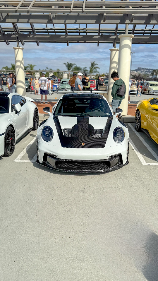 2025 Porsche 911 — Lineage Image 1