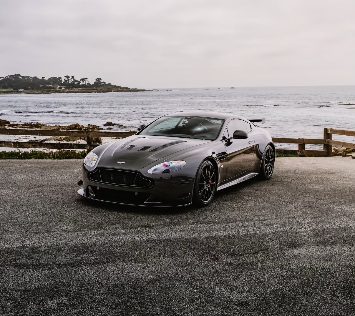 2015 Aston Martin V12 Vantage β Lineage Image 1