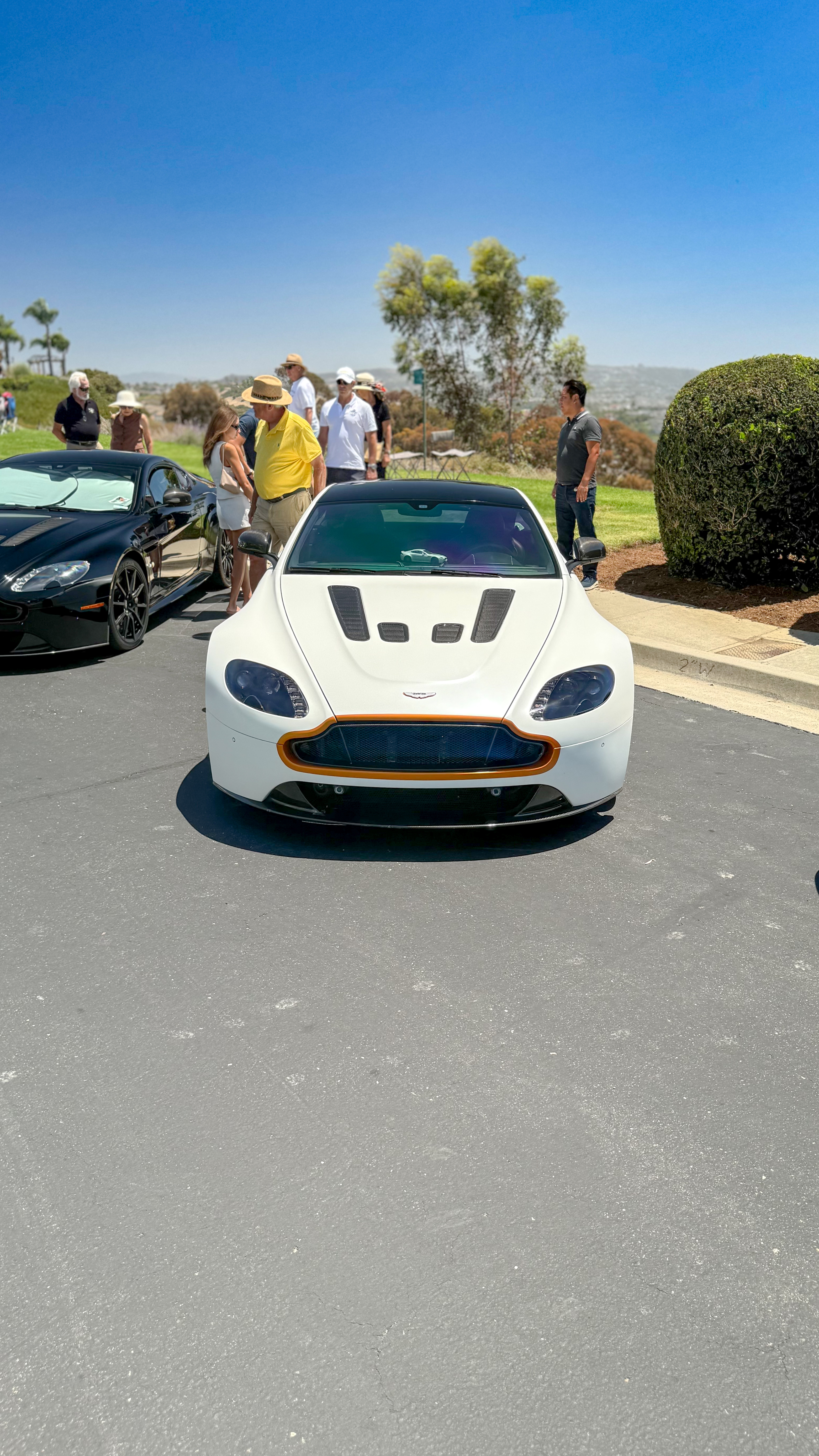 2015 Aston Martin V12 Vantage hero image