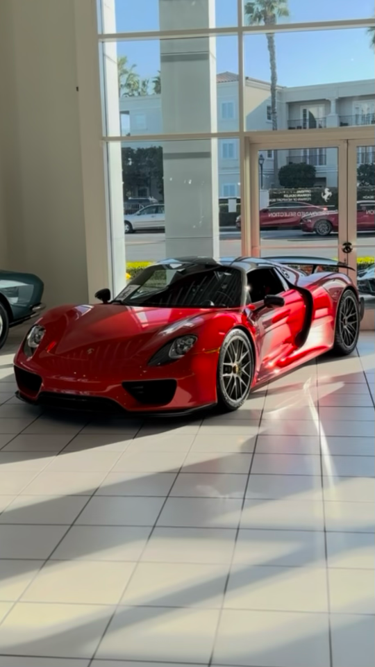 2015 Porsche 918 — Lineage Image 1