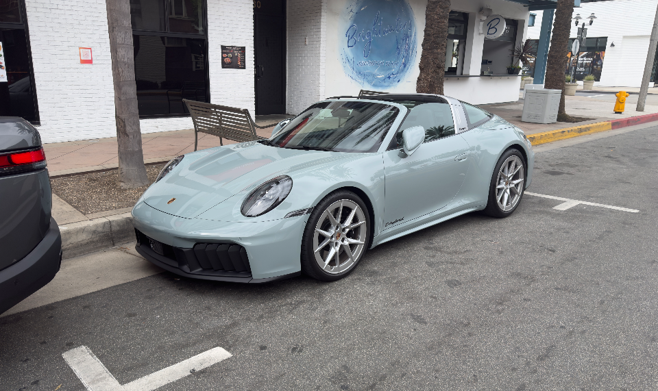 2026 Porsche 911 — Lineage Image 1