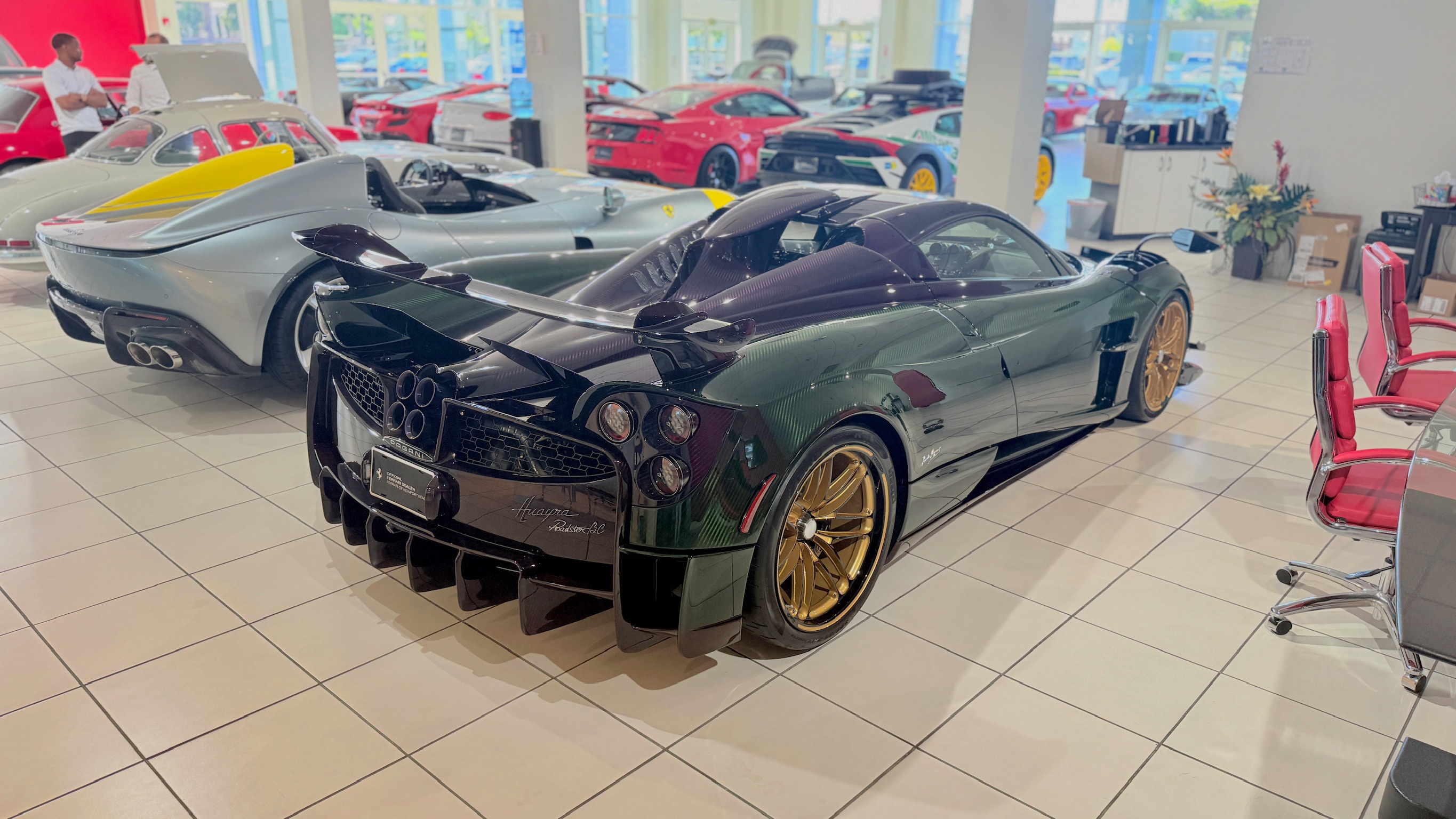 2020 Pagani Huayra — Lineage Image 4