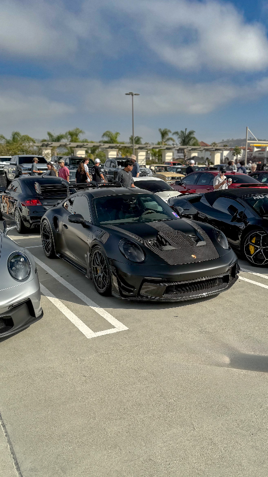 2025 Porsche 911 — Lineage Image 1