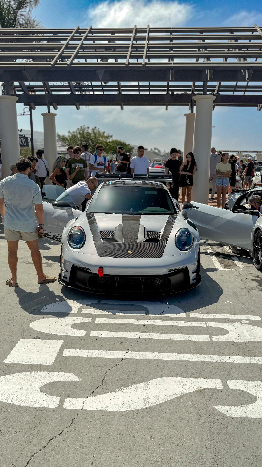 2025 Porsche 911 — Lineage Image 1