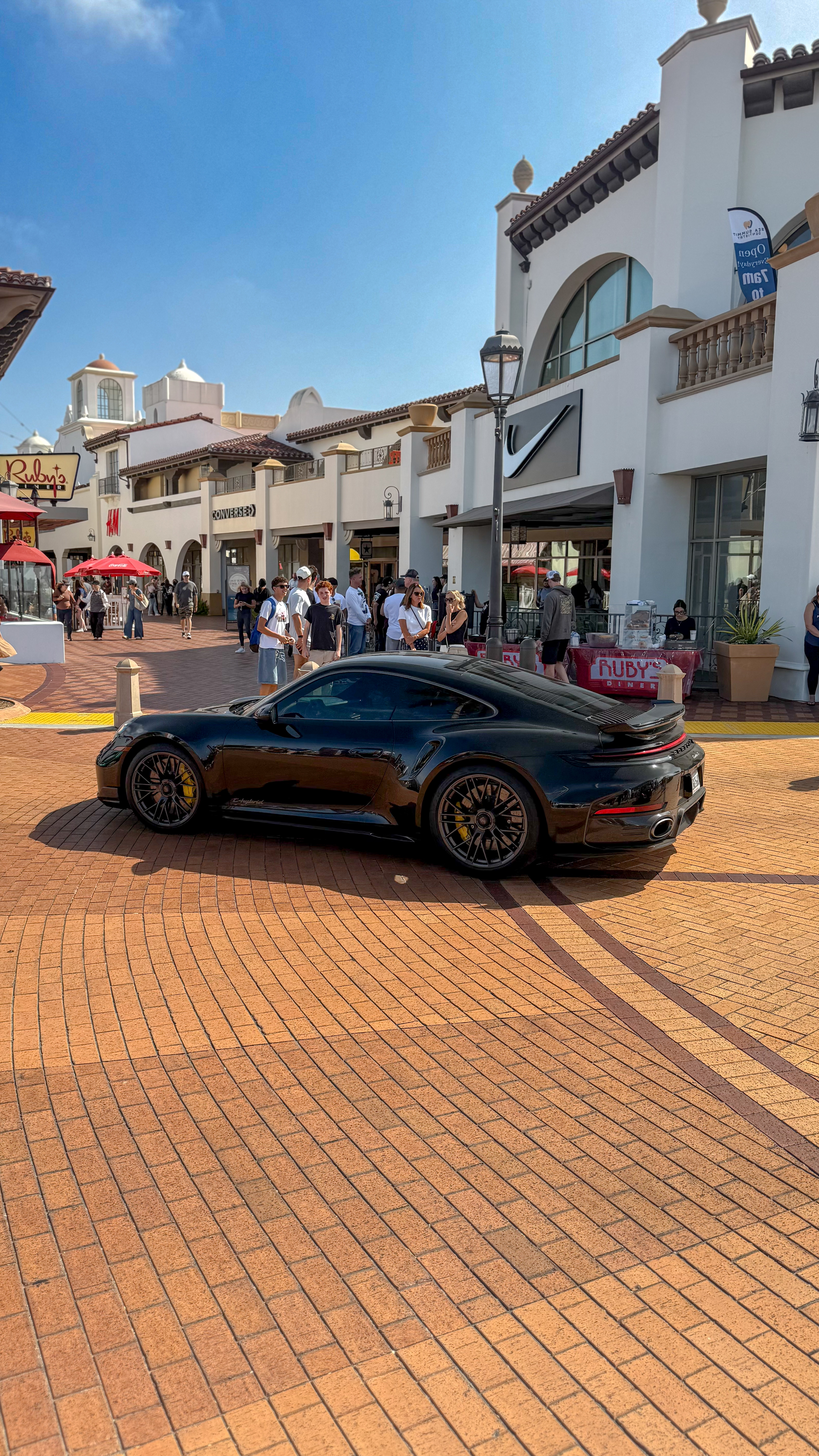 2026 Porsche 911 — Lineage Image 2