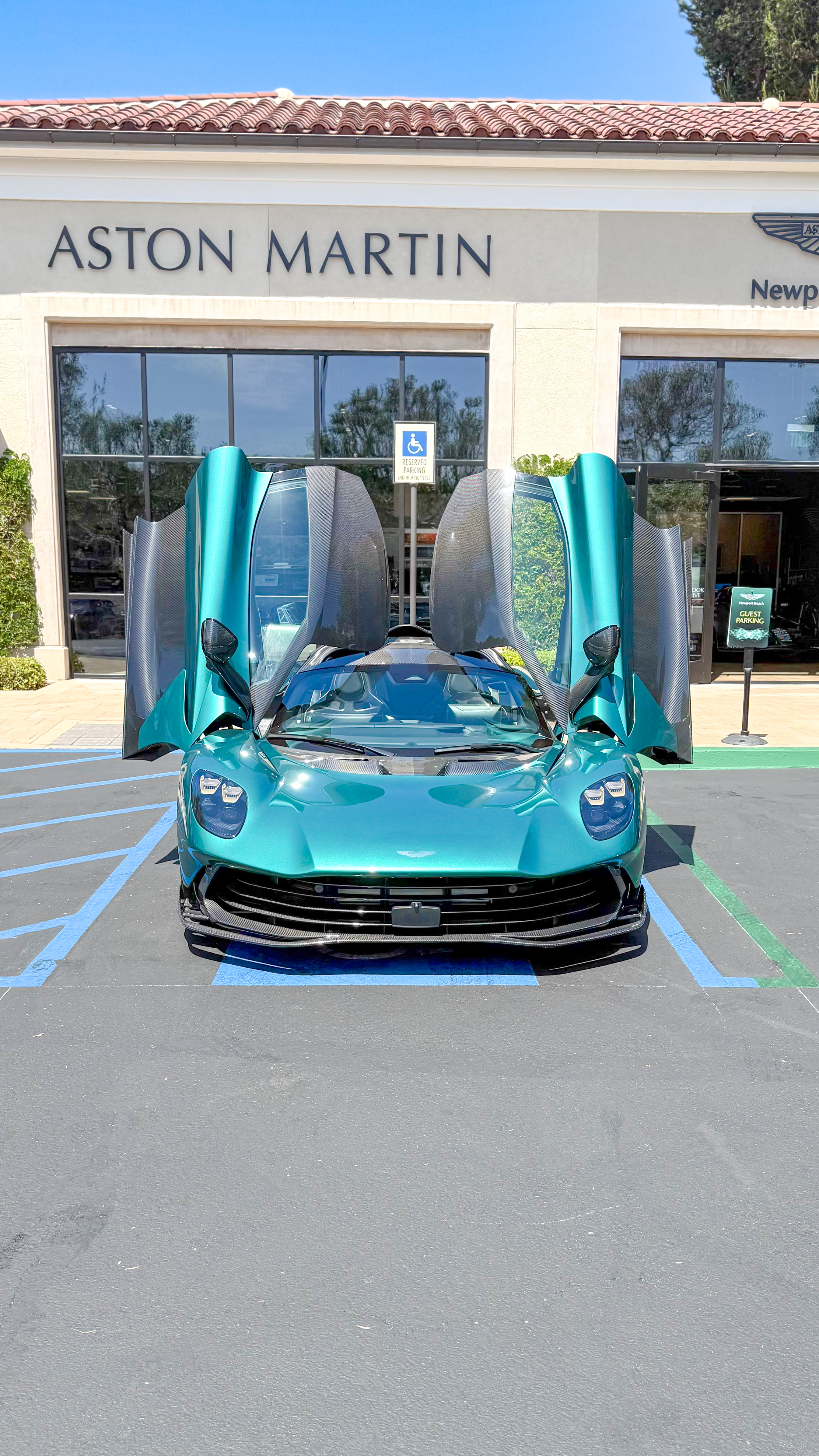 2026 Aston Martin Valhalla β Lineage Image 1