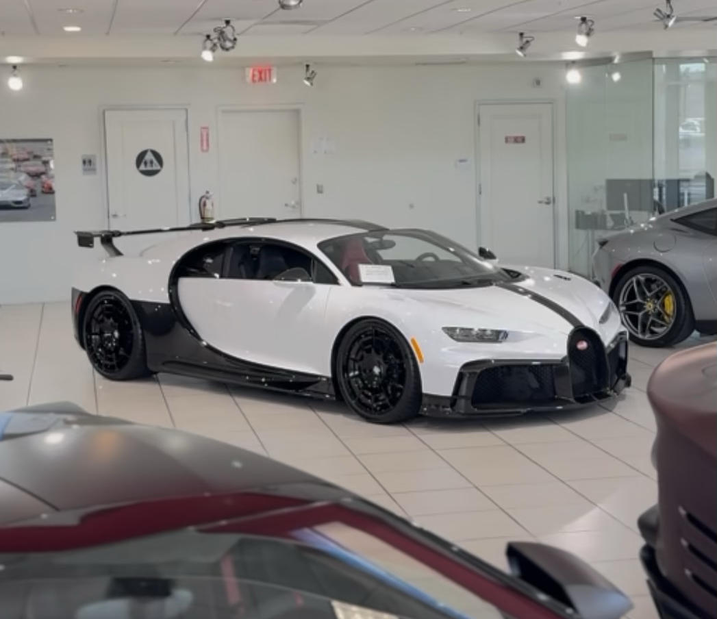 2021 Bugatti Chiron hero image