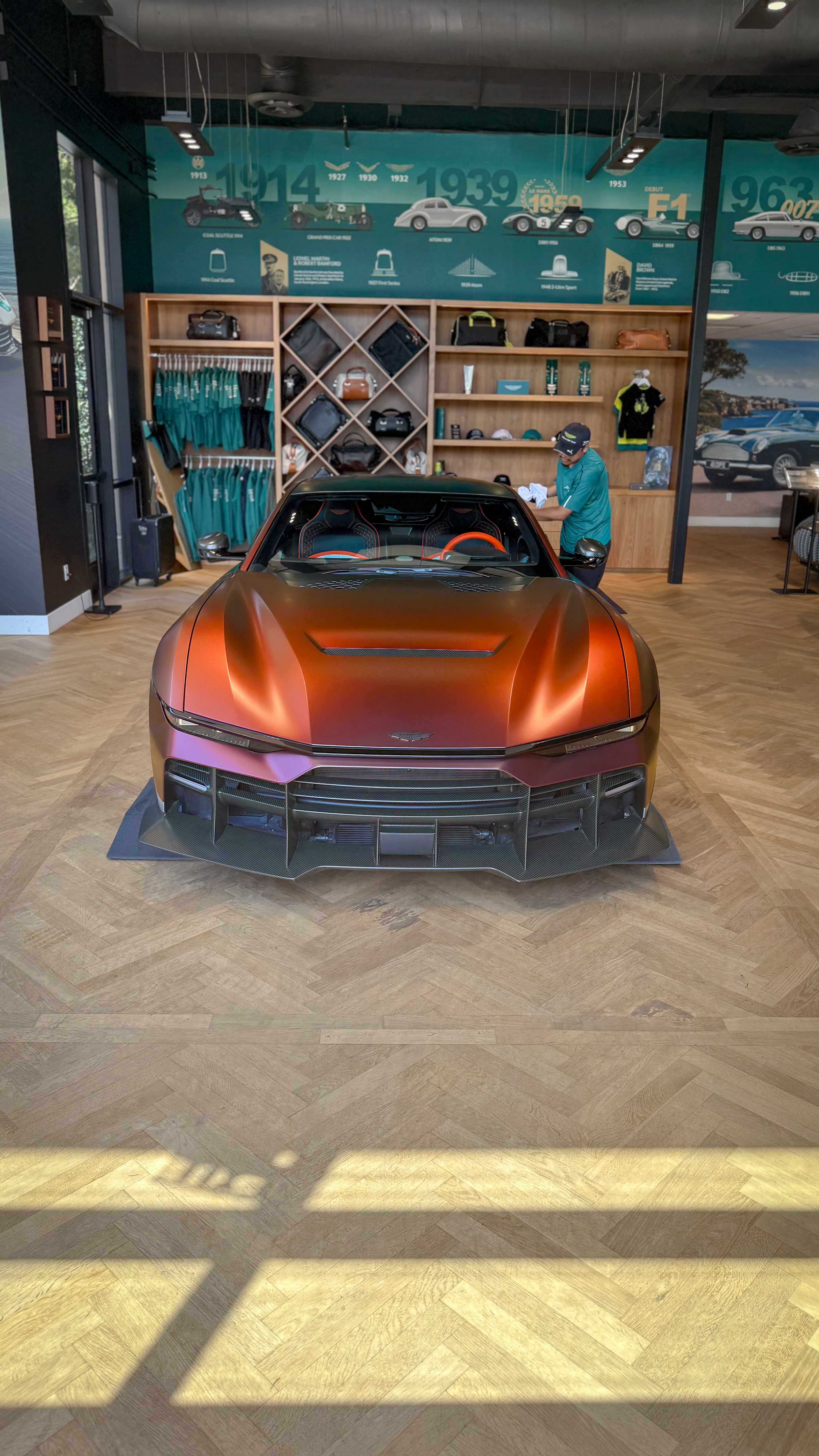 2025 Aston Martin Valen β Lineage Image 1